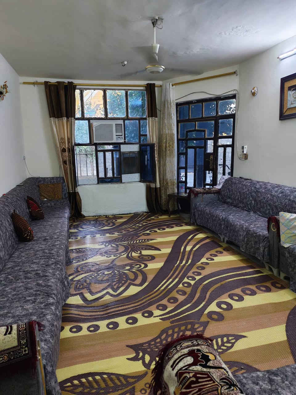 السلام عليكم.. بيت للبيع او مرواس مع بيت أصغر
📍 مواصفات البيت📍 :-

🔴 مساحة 250 متر 
🔴 العنوان :- شيخ حمد نزله البجميل شارع الفرن 
🔴 البيت ملك صرف زراعي
🔴 يحتوي على كراج كبير يتسع إلى سيارتين وحديقة
🔴 يحتوي على صالة ومطبخ وحولي وحمامات مشتركة وغرفتين وترك.

#ملاحظات_عن_البيت
البيت بناء بلوك و الأرضية صبة
فقط المطبخ كاشي
#للإتصال_والاستفسار للمعرفة السعر عبر الأرقام التالية فقط

*********** اتصال واتساب

*********** اتصال فقط
