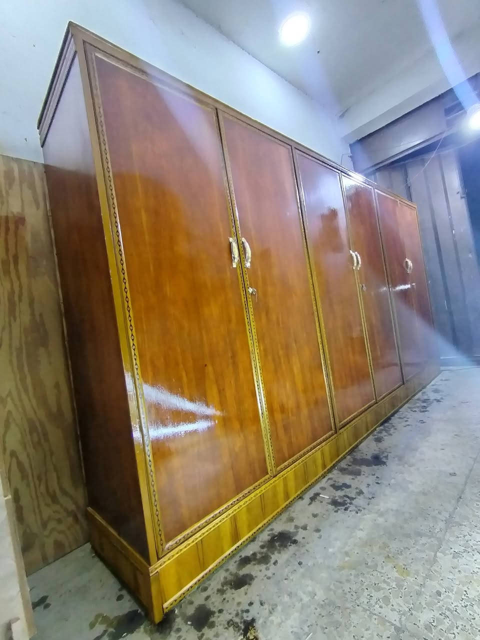 السلام عليكم كنتور صاج ابو الستة مستخدم مصبوغ وملمع كامل اي نقص مابي كامل السعر ٢٢٥ موجود توصيل مكاني الشعلة ***********
