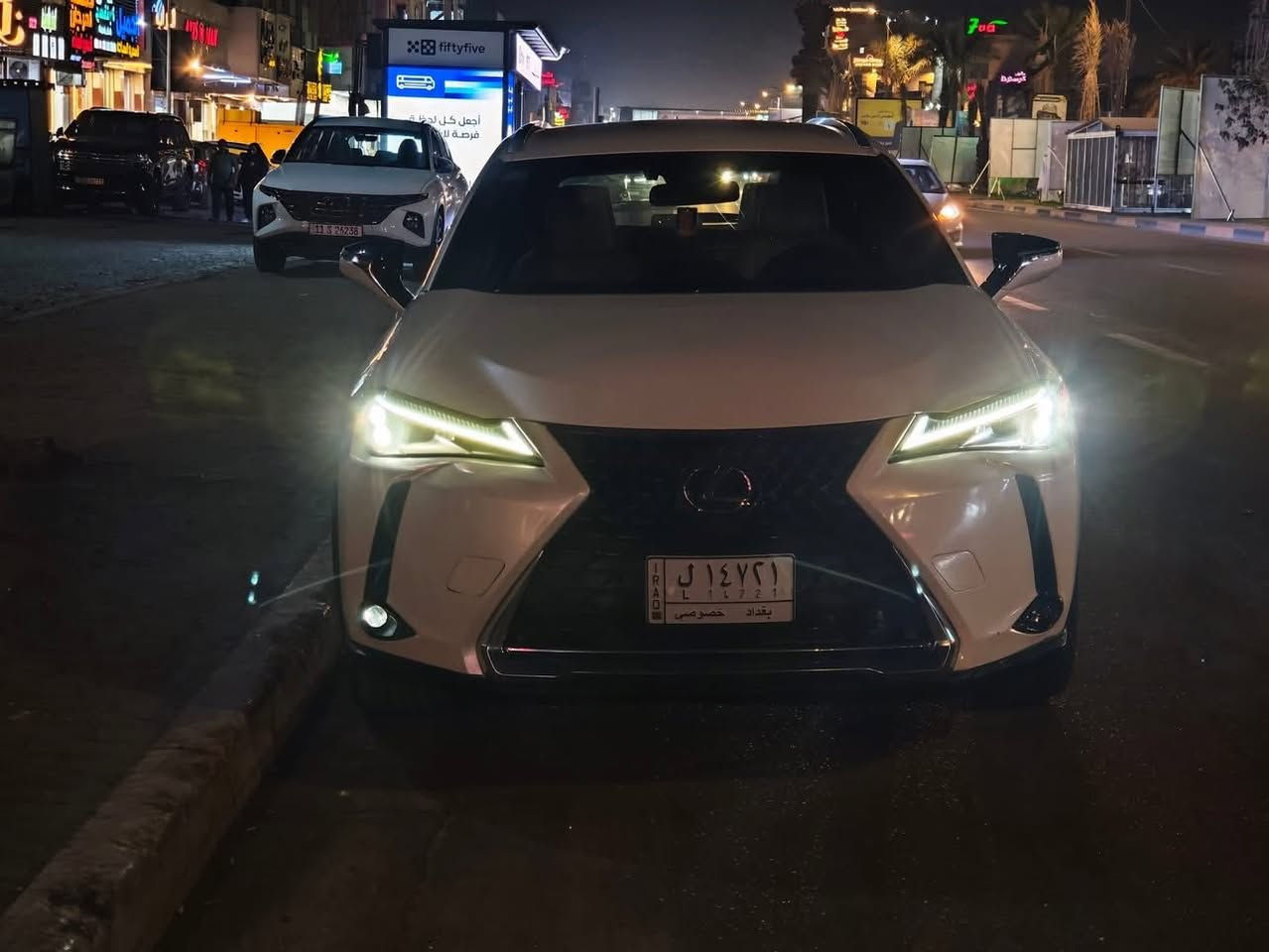 للبيع — Lexus UX 250h موديل 2023 🚘
🔥 فخامة يابانية | توفير وقود عالي جدًا | حالة ممتازة 🔥

إذا تريد سيارة نظيفة، فاخرة، واقتصادية بالبنزين وتعيش وياك سنين بدون وجع راس — هذه هي الخيار المثالي 👌

🔹 الموديل: Lexus UX 250h
🔹 السنة: 2023
🔹 الفئة: Base
🔹 المحرك: 2.0 لتر — 4 سلندر هايبرد (بنزين + كهرباء)
🔹 القوة: حوالي 181 حصان
🔹 القير: أوتوماتيك CVT ناعم جدًا
🔹 اللون: أبيض لؤلؤي أنيق 🤍
🔹 الممشى: قليل جدًا (حوالي 37كم فقط)

🌟 أهم المواصفات:

✔ نظام هايبرد موفر للوقود — مناسب للزحام والطرق السريعة
✔ صرفية ممتازة جدًا:
 • داخل المدينة تقريبًا 1 لتر لكل 18–20 كم
 • على الطريق السريع حتى 1 لتر لكل 22 كم
✔ أنظمة أمان متكاملة Lexus Safety System+
 • رادار أمامي
 • مثبت سرعة ذكي
 • تحذير خروج عن المسار
 • نظام منع الاصطدام
✔ شاشة معلومات وترفيه
✔ تشغيل بصمة / زر
✔ مكيف قوي جدًا
✔ هدوء داخل المقصورة + عزل ممتاز
✔ مقاعد مريحة بخامات راقية
✔ سيارة مثالية للاستخدام اليومي والسفر

📦 المساحة:

🔸 5 ركاب
🔸 صندوق خلفي عملي جدًا للبيت والسفر

💎 السيارة تجمع بين الفخامة + الاعتمادية + التوفير
💎 تكاليف تشغيل منخفضة جدًا مقارنة بسيارات بنفس الفئة
💎 خيار ممتاز للمدينة والطرق الطويلة

💰 السعر: ( 220) — قابل للتفاوض بالمعقول
📞 للتواصل: (‭0774 453 5569‬)
