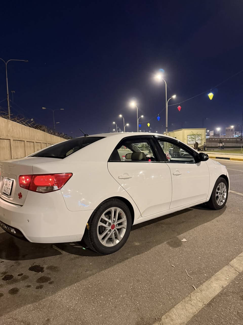 كيا سيراتو ٢٠١٢ خليجي نص فول 
تحكم ستيرن جهتين 
حساس خلفي 
كامرة دوارة 
كير مكينة كفالة 
محرك ١٦٠٠ 
5 ويل كب 
ماشية ٩٥ حقيقي 
تخم تاير جديد
رقم دولي بأسمي شرط تحويل 
٣ قطع صبغ كفالة تبديل و فتح سونار موجود 
*********** واتساب 
***********   اتصل
سعر ٩٧ وبيهة مجال 
مكان السيارة بصرة
