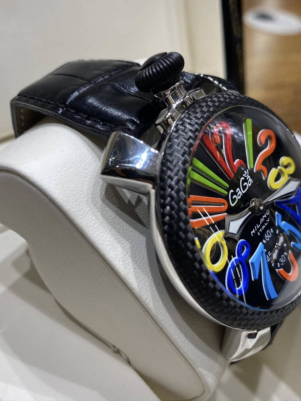 GaGa Milano Manuale

Automatic Black

كامل المرفقات 

طوق كاربون 

قطر 48

اوتوماتيك / تكويك 

احتياطي الطاقة 38 ساعة 

21 حجر كريم 

سنتر ثوانـ¹ـ²ـ³ـي 

ماكنه كشف 

مقاوم للماء 30 متر 

توجد خدمة توصيل 

***********
