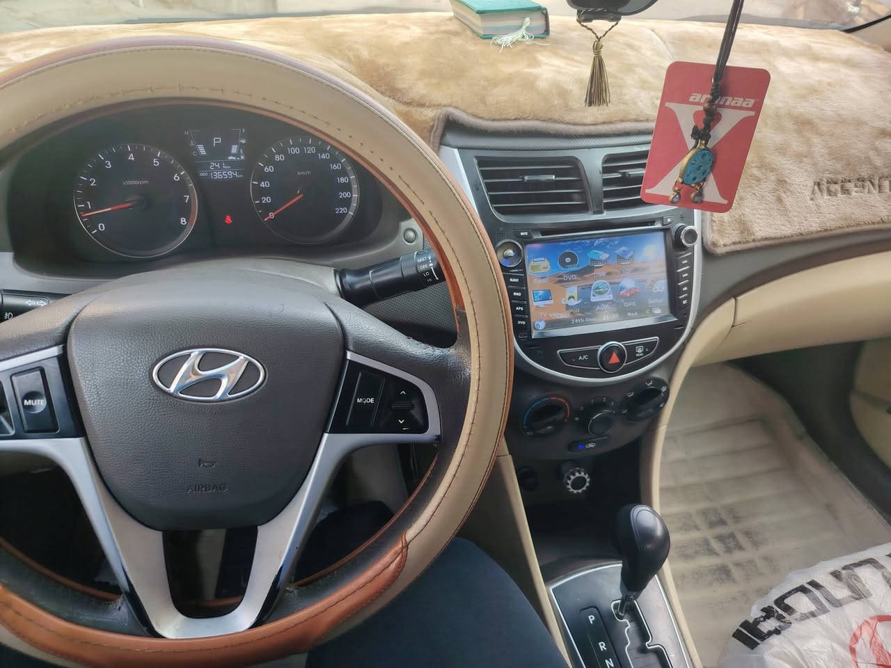 هونداي اكسنت 2015
فول ماعدة البصمة
 رقم بغداد شبه مميز الإنكليزي
 صبغ فقط دعاميات والدوسات وباب بصف السايق
سونار موجود تجي وتشوف وتطلع تراي وين متريد
زوج تايرات جدد/ تدفئة تبريد/ تحكم ستيرن/ شاشة وكامرة
بأسمي تحويل مباشر ثاني يوم 
السعر 115 وبيهة مجال 
مكاني بغداد حي التراث قرب تقاطع الربيعي أكثر استفسار اتصل على الرقم /***********
