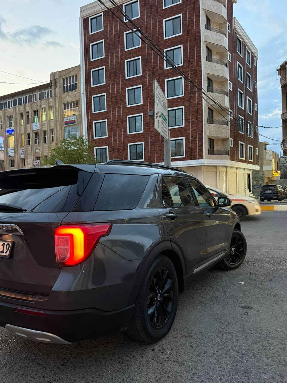 Ford Explorer 2020 XLT
2.3L TERBO ECOBOOST V4 
‏165,000Km 
گێڕ مەکینە کارەبای بە شەرت 
فولە بەس پانۆراما نیە
کوشین VIP
تەنها قەپاغ سندوق بۆیاخە وێنەی دەعم داندراوە 
پەڵەیەکێش pdr هەیە
نرخ : 215$ مجال
شوێن : هەولێر

1FMSK7DH3LGB35251

0750-122-6666       
0750-890-0269      whats app-viber أربيل, العراق
