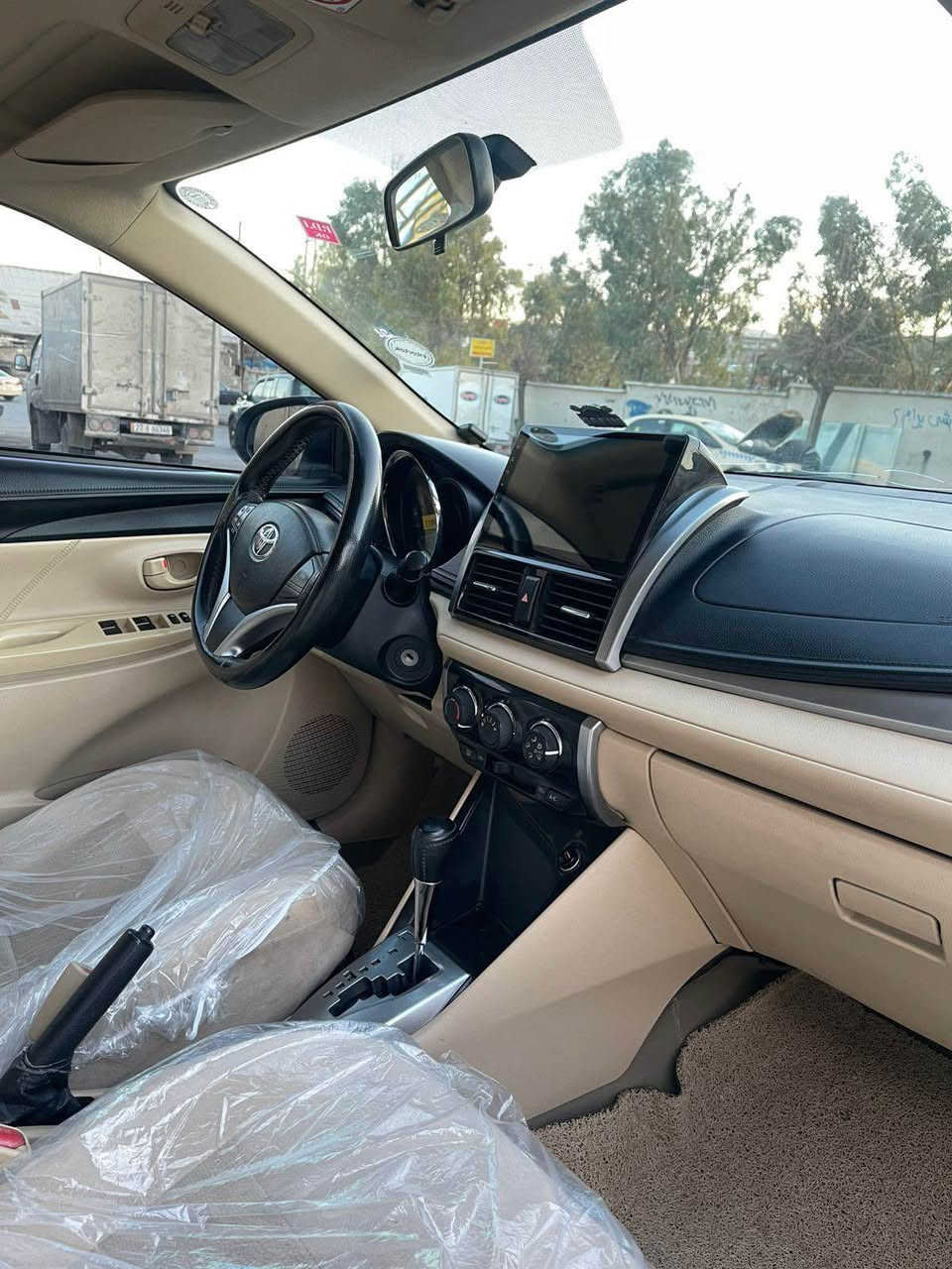 بو فروشتن يارس موديل 2015 خليجي شريكةي ساز فول مواصفات ناو بيجى حساس شاشه  ايكو بلاجكتور مكينه 16,0 بي تقه ورقا كشنى كاربايى 85,000KM روشتوه بى بوياخ بس جاملغى دواوه سارد و جاملغي پيشةوة ساردة ايرباك نةتكقيوا 
***********

للبيع يارس 2015 خليجي شركة ساز فول مواصفات داخل بيجي كشن كهربائي شاشه كبيره نظام ايكو مكينه 16,0 ماشية 85,000KM بدون صبغ فقط جاملغ خلفي تعديل بارد و جاملغ امامي تعديل بارد ايرباكات مطاكه مكسانسياره سليمانيه
*********** السليمانية, العراق
