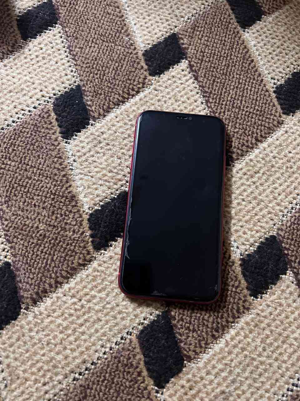 سلام عليكم 
11عادي للبيع 
بغداد _ابوغريب عكركوف
مبايل مانفتح ولا مبدل بي شي. كله بلادي مال بيت 
بطاريته 82 اصليه ابلاديه 
ذاكره 128
السعر (250) بي مجال 
رقم الهاتف ***********
