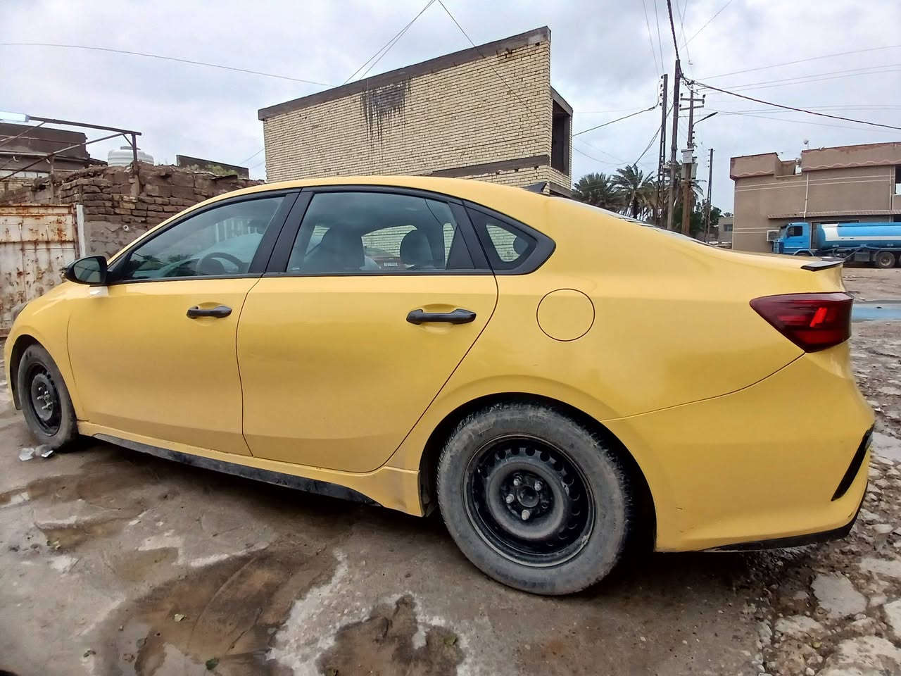 فورتي
جيتي لاين فتحه وبصمه 
رادار امامي جانبي تحكم ستيرن  
موصفات معروفه الجيتي فول السياره 
حادث جملغ قطعتين وبنيد  سياره يرادله ترتيب 
السعر 130 بيها مجال ***********
