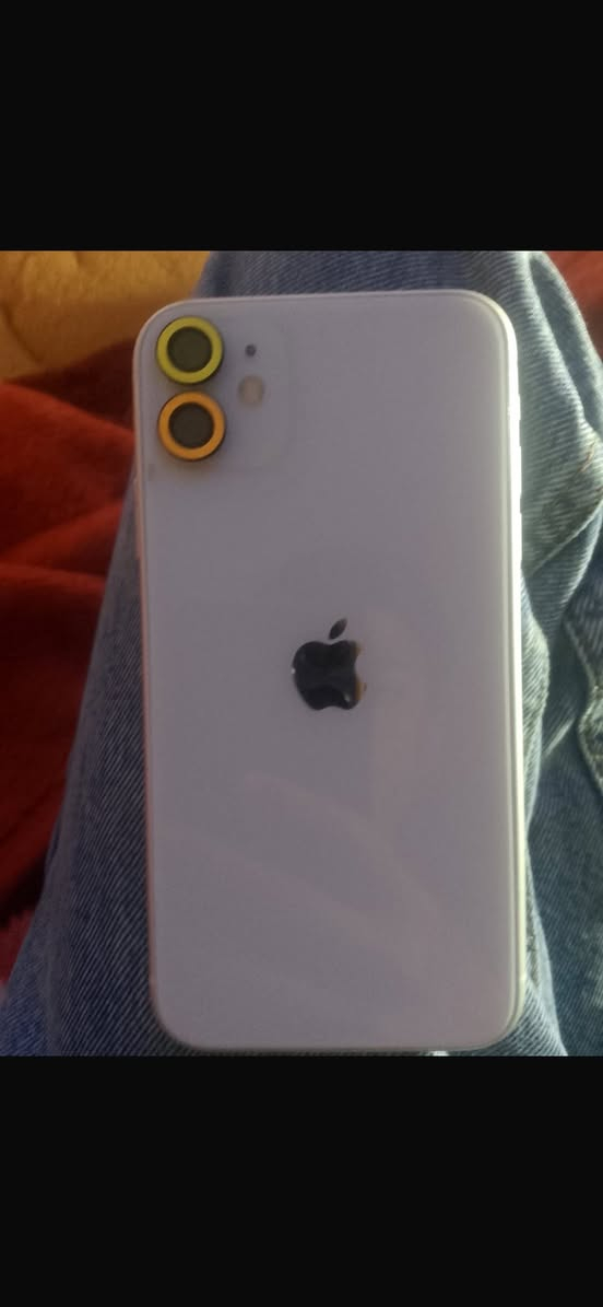 ‏iPhone 11  ￼￼￼ السعر 350,000 وبي مجال واي شي ما نبدل به


**إذا كنت صاحب هذا الإعلان وتريد حذفه لأي سبب، رجاءا أرسل رسالة إلى الدعم الفني**
