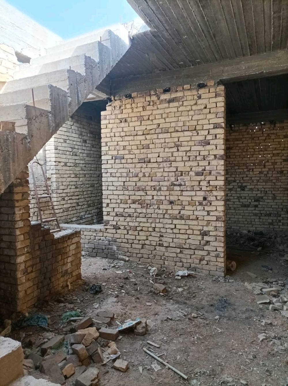 عقار طابو صرف هيكل مسقف 


المساحه 100 واجه 5 نزال 20 


الموقع:  شارع 80 مقابل شارع الهندسين 
قريب من الشارع العام ✨


عرض الشارع 20 متر 


للأستفسار 
***********