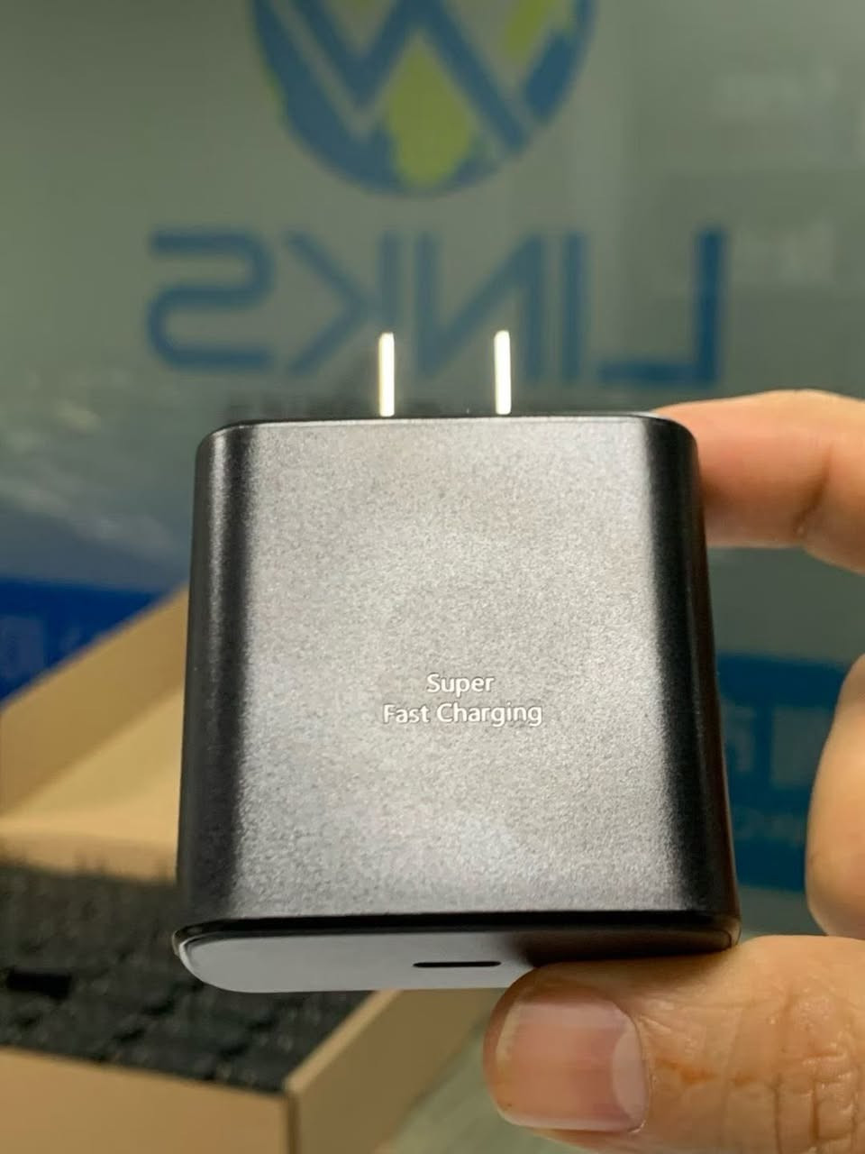 48W Original PD3.0 Super Fast Charger
Made for Samsung 45W Phones!
Supports Huawei Super Fast Charging
Double Layer Shock & Fireproof Protection
Plugs Made of Pure Copper Material
Weight over 70gram without adding iron!
Fully Tested Quality Guaranteed!
High Quality Charger in US Plug!
270 pcs Per Carton
Stock Ready to Ship!

#cnwlinks #cnwlink #stock #charger #PDcharger #superfastcharger


**إذا كنت صاحب هذا الإعلان وتريد حذفه لأي سبب، رجاءا أرسل رسالة إلى الدعم الفني**
