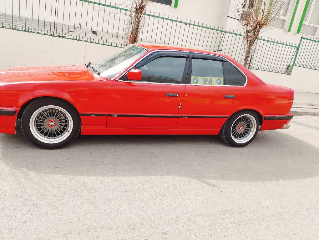 bmwمۆدێل 1989 مەکینە گاز بیلادی سەنەوی ئەسڵی لەگەڵە نرخی 30مەجالێ برایانە  
ژمارەی مۆبایل *********** طوز, صلاح الدين
