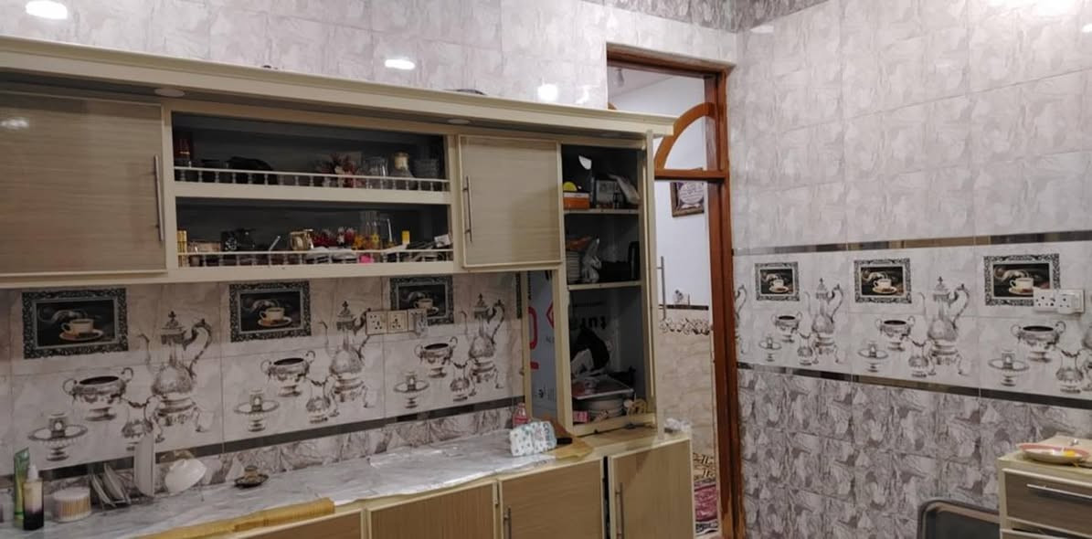 السلام عليڪم ورحمة الله وبرڪاته
مشتمل مربع 10م * 10م طابق واحد الوجة على حديقة عامه البناء درجة اولى الشيش اوكراني الرفتة 80 سم الجدران سراميك والارضية بورسلين للاستفسار اكثر يرجى الاتصال على صاحب المشتمل ‏‪0771 437 1809‬‏

( مكلف بالنشر ) العنوان : كوت - حي الجهاد
