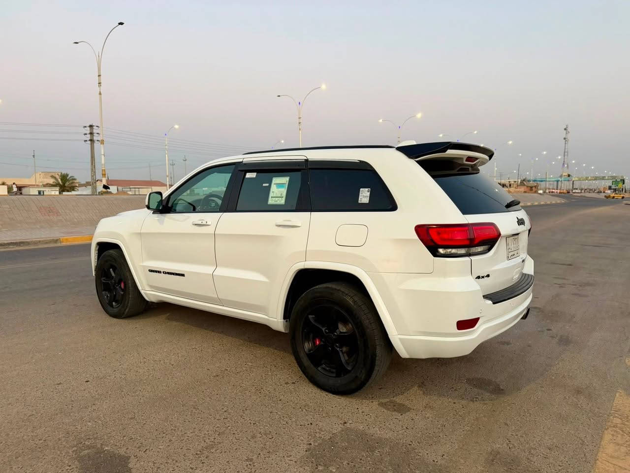 السلام عليكم سياره جيب شيروكي 2018 امريكي بيع او مراوس رقم بغداد بيه رشات صبغ بلا ضررر عابر سياره بصمه شاشه بعد بيه موصفات السعر 168 وبيه مجال رقم موبايل *********** مكان سياره السماوه المركز
