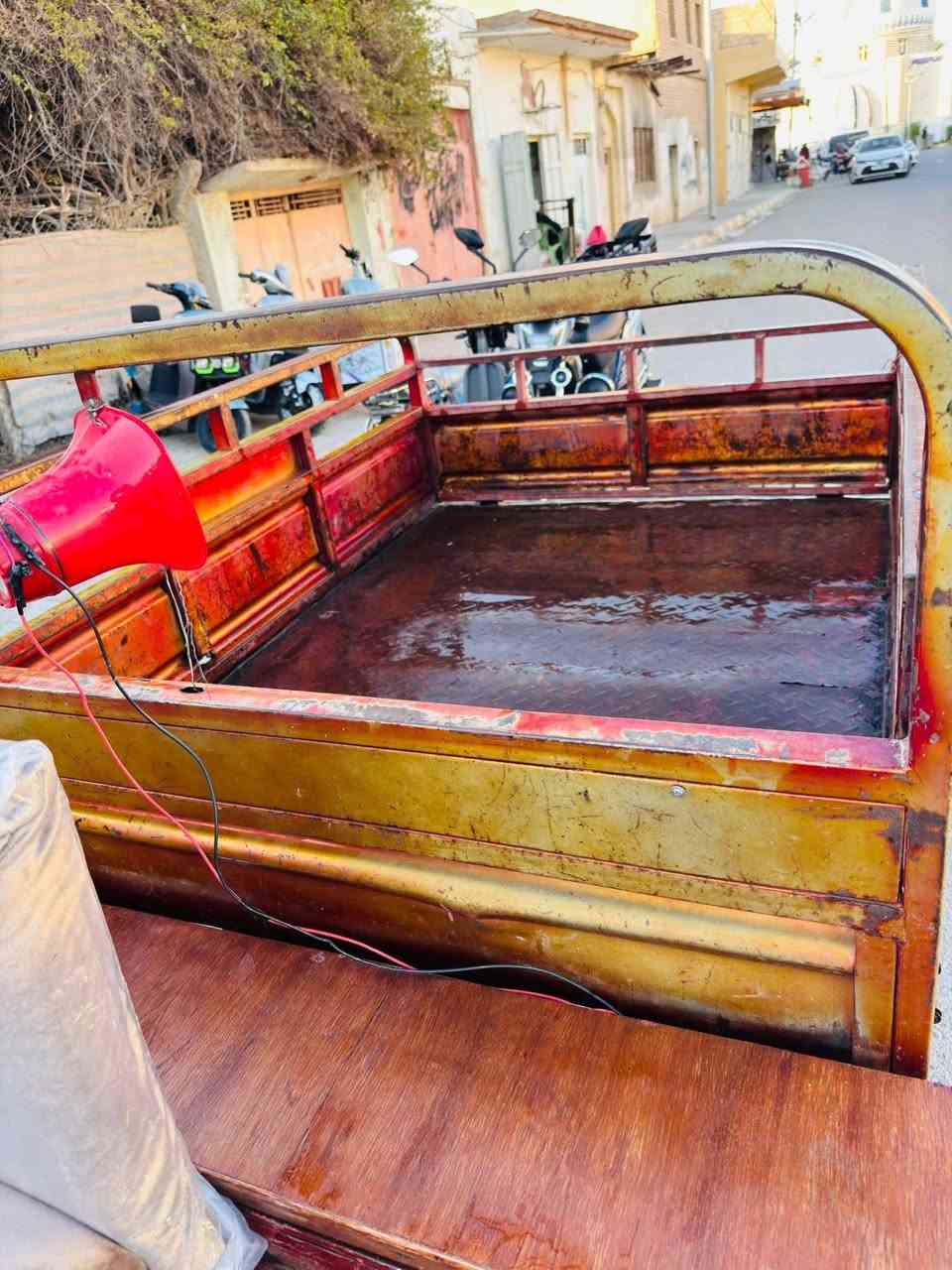 السعر ٧٠٠ وبي مجال
***********
