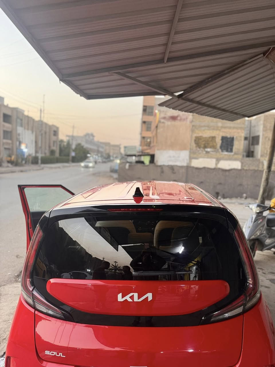 السلام عليكم
للبيع كيا صول موديل 2024
وارد امريكي رقم بغداد الدولي الجديد 
فول مواصفات ماعدة الفتحة 
محرك 2000 دوش 
بصمة
تشغيل عن بعد 
شاشة جبيرة نفگيشن
شاحن واير ليس 
كشن كهرباء 
مود درايف
تحكم استرين جهتين 
اطفاء ذاتي 
رادار امامي وجانبي 
داخل اوف وايت 
ويل كب حجم 16
ماشية 39 Mi
حادث جانبي 3 قطع صبغ فقط تبدبل بدون دواخل
مكان السياره بغداد الكرادة 
السعر 167$ وبي مجال 
للاستفسار ***********
