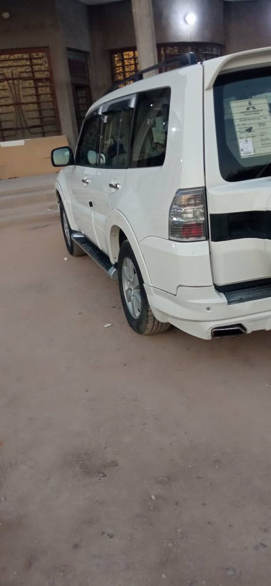 السلام عليكم باجيرو للبيع موديل 2008 بسمي السنوية لغاية 2030
مكفولة من الصبغ ماعده شبر واحد فقط /كير محرك حداديه امامي خلفي كفاله محرك 3000
تشغيل بصمه اشاير بلمري تحكم 
السياره نظيفه جدا/ السعر115
رقم بغداد الدولي بسمي 
العنوان بابل جبله أتصل على الرقم ***********/***********
