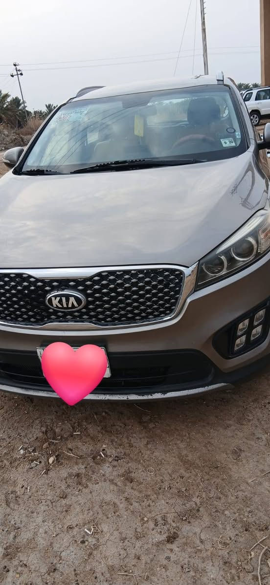 السلام عليكم كيا سورنتو للبيع مديل 16رقم ذي قارسياره مكفوله v6سلندر بيها بس قبق الجنطه مبدل السياره حيل نضيفه وبيها سونار السعر 170وبيها مجال7763491794
