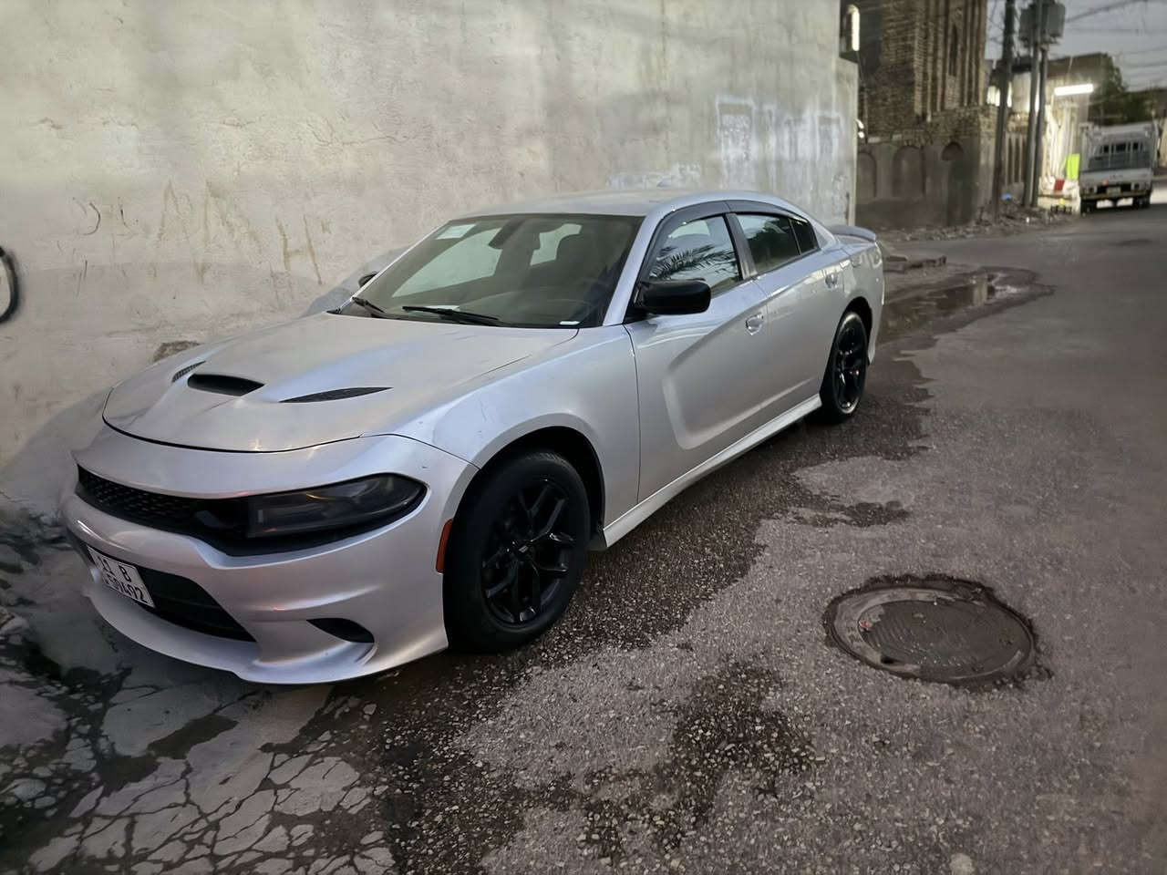 سلام عليكم چارجر 2019 اصل GT
حادثها البنيد فقط 

رقم بغداد 

السياره جديده بمعنى الكلمه 

استخدام شخصي 
 
مواصفات الGT معروفه 

كشنات حضن 

ويل 20

وباقي المواصفات معروفه 

***********
