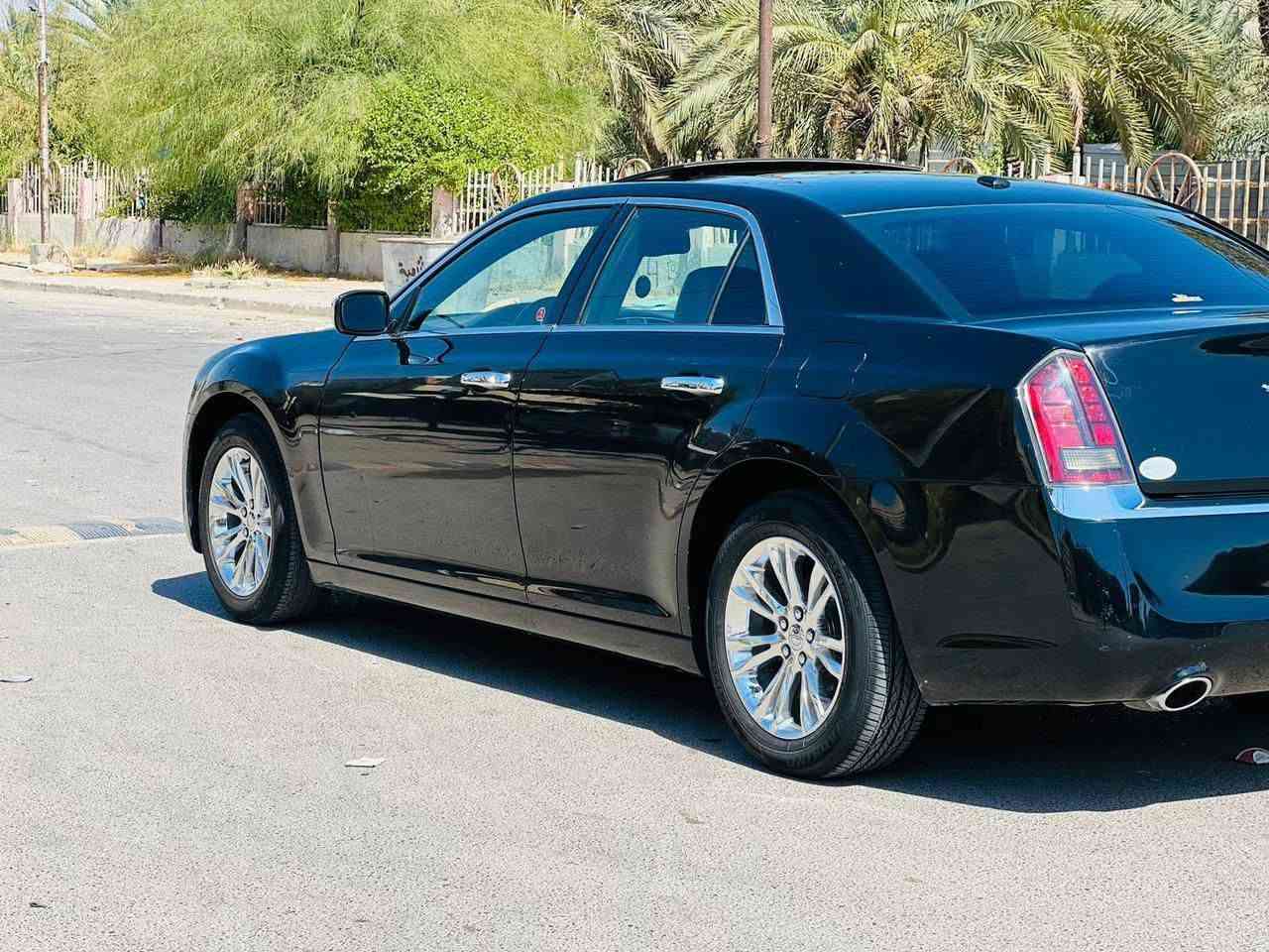 سلام عليكم ٢٠١٤
بيها شبر بارد فقد بلجاملغ جهت السايق

والباقي كفاله سيارة خير من الله صدر امامي خلفي جديد

تخم تاير قبل ٤ تيام شادة السعر ١٧٧ وبيها حك الجيه

***********
