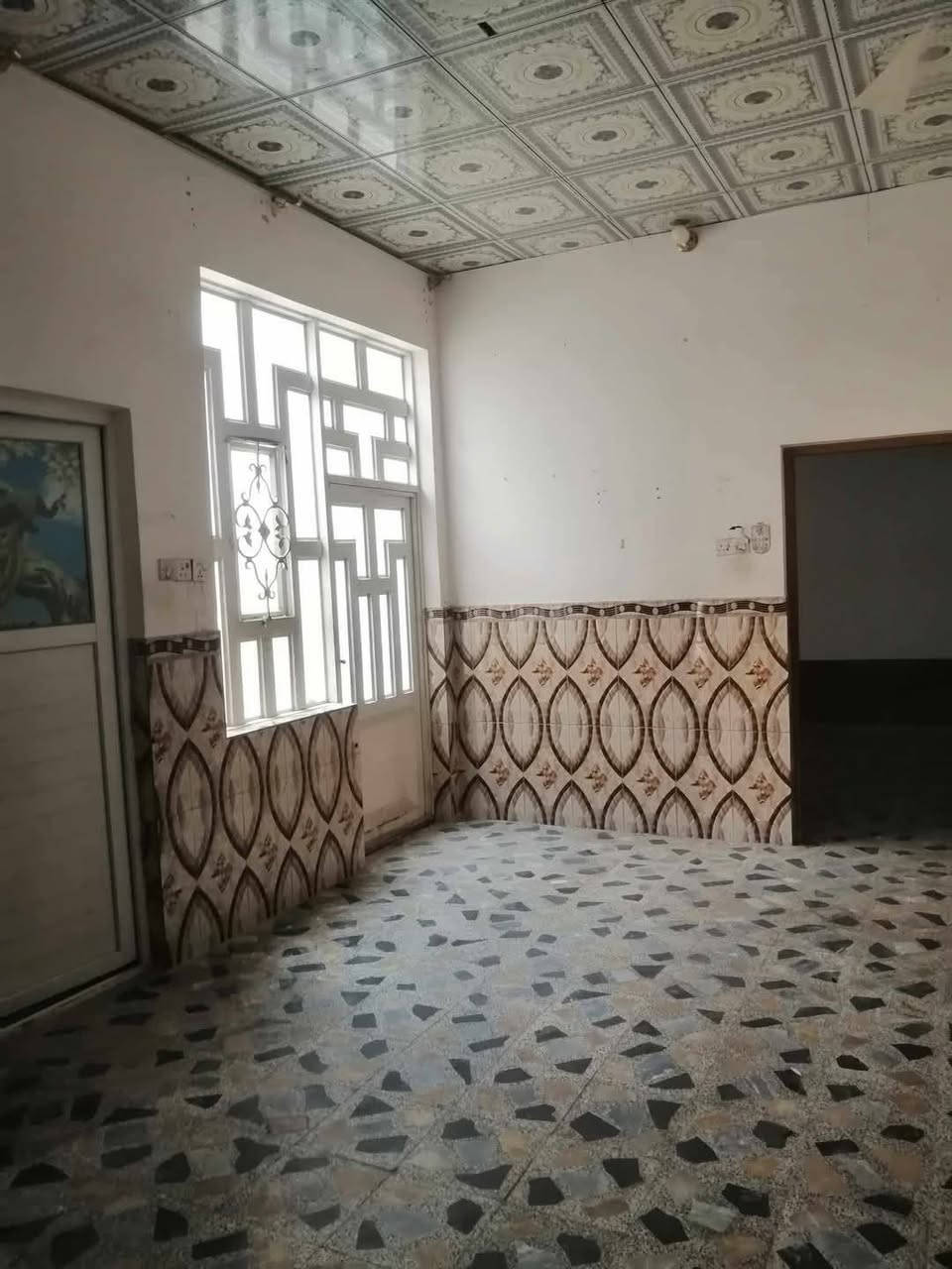 بيت للإيجار 100 متر في حي النداء منطقة 58 شارع جامعة الكفيل سعر الإيجار 300 الاتفاق مع  صاحب البيت مباشر ***********
