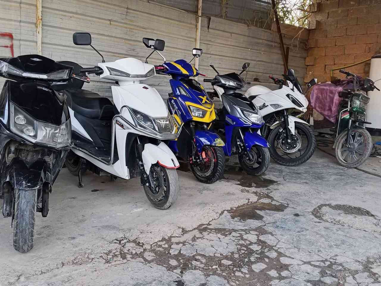 #متاح دراجات شحن اخت الجدد كلهن بطاريات جدد على الفحص
موديل 25+26
كاملات من كلشي 
كلمن وسعره 
شارع مقابيل الرياضي شارع الصديق قرب مدرسه الخطاب 
الهاتف ***********
