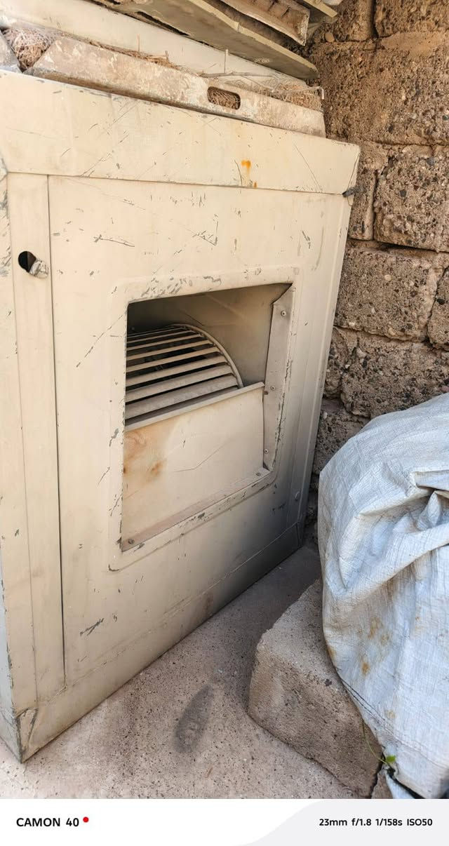 مبرده للبيع نظيفه شغاله مابيها اي خيسان سعر 60الف وبيها مجال بسيط. المكان موصل الايمن للتواصل علئ هذا الرقم( ***********)غير متواجد علئ الفيس
