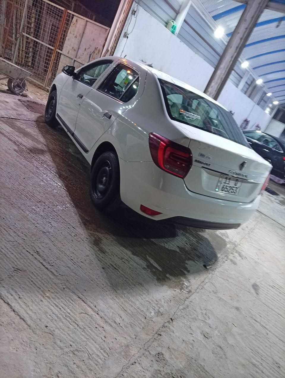 سلام عليكم رينو سمبل مديل 21
زيرو ماشيه 7الف فقط 
رقم بغداد بسمي 
مداور ب اي مكان 
***********
