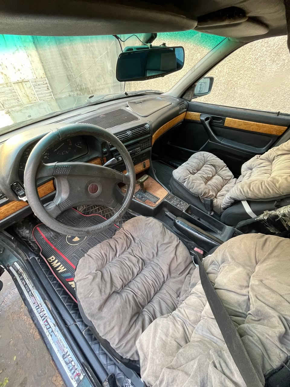 بي أم موديل ٩٣ رقم نجف مكان السيارة بغداد السعر ٣٣ ورقة رقم الهاتف ***********
