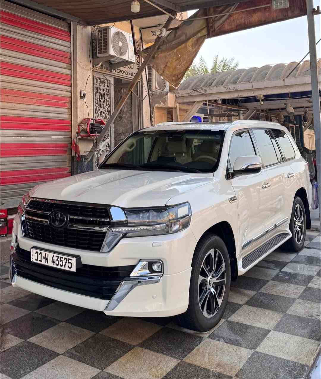 سلام عليكم 
للبيع GXR 2018 
محرك الحجم 4000 V6
حساس امامي خلفي
بصمة تشغيل 
سلايت و 8 ايرباك
كشتات جلد كهرباء 
السيارة نوع وايت ادشن
لايت زنون اسود بلاد
مكفولة كفاله عامة 
العداد 181 الف 
رقم بغداد دولي بأسمي
السعر 490 وبيها مجال 
للاستفسار ***********
