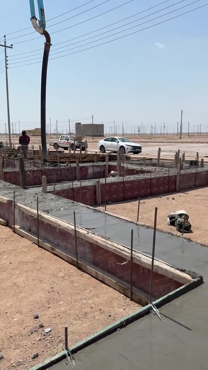 اللهم صل على محمد وآل محمد 

تم بحمدالله صب رباط ارضي شريطي لثلاث منازل عرض 60 ارتفاع 40 في منطقة التنومة للأخوة النجارين احمد وعزيز 
تم الصب بقوة انضغاط C35 حقيقي.  
 
#للصب_المركزي_الجاهز في جميع مناطق البصرة 

                     للتواصل ***********

🔴 اهم مواصفات الكونكريت لدينا:-  

1-جميع المواد ( الحصى والرمل والاسمنت ) مفحوص مختبرياً 

2- الماء المستخدم في الخلط RO وخاضع للفحص .

3- المواد المضافه تكون حسب الطلب ومستورده من اوربا .

4- معاملنا فوول اوتاماتيك .

▪️ الانتاج والاشراف من قبل كادر هندسي من ذوي الخبره

المعمل يحتوي على 5 بم {43,42,36,34,34} ويحتوي على 16 خباطة 

اهلاً وسهلاً بجميع الأخوة المهندسين والمقاولين والنجارين 
أسعار ترضي الجميع ان شاء الله 

حسين المنصوري #للكونكريت_المركزي_الجاهز
مدير التجهيز لشركة بلاد الفهد
 
ونسأل الله التوفيق للجميع يارب ‏
