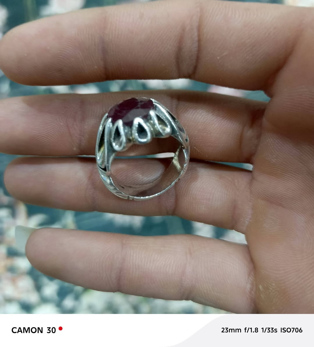 سلام عليكم ياقوت فريقي صياغة ثقيله يدوية مكاني بغداد ام الكبر والغزلان سعر ٨٠بيهه مجال ***********
