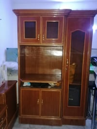 عندي هذا المعرض للبيع السعر ١٠٠ الف هذا رقمي ٠٧٧٢٥٥٦٧٦٥٥