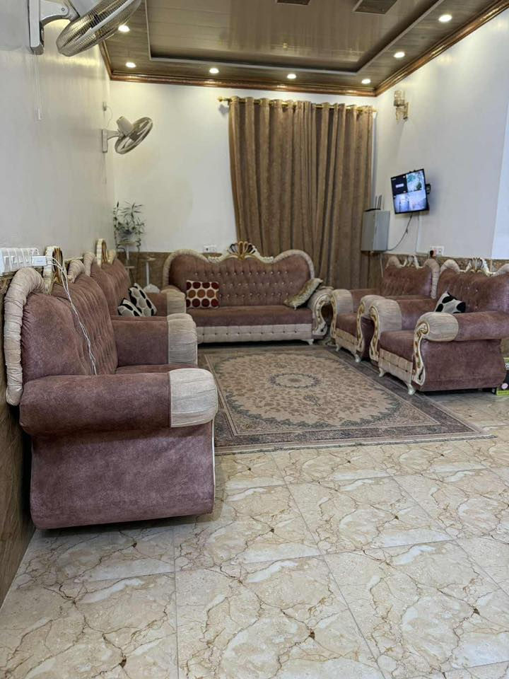 للبيع  موقع مميز
بيت ٢٥٠متر طابو صرف في الحيره (حي الحسين ) مقابل حديقه 
طابوق جمهوري وسقف صب (للطابقين )
  .يحتوي على 
الاول :ستقبال (١١x4) وغرفتين (٥x٤) 
ومطبخ 4x5
وصاله كبيره  
ومجموعه صحيه  عدد 3 داخليه وخارجيه 

الثاني :
غرفه 5x4  
وصاله كبيره
 والمجموعه الصحيه
للاستفسار خاص او الرقم ***********
