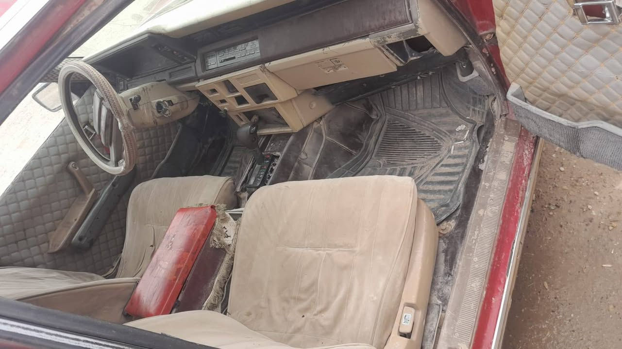 السلام عليكم.  سوبر موديل 85 رقم انبار تحويل مباشر  السعر 25 وبيها مجال 
كير ومحرك بطه جدد
حداديه جديده 
كهربائيات كلها شغاله 
سياره جاهزه 
العنوان الرمادي ال خمسه كيلو  للاستفسار هاتف ***********
