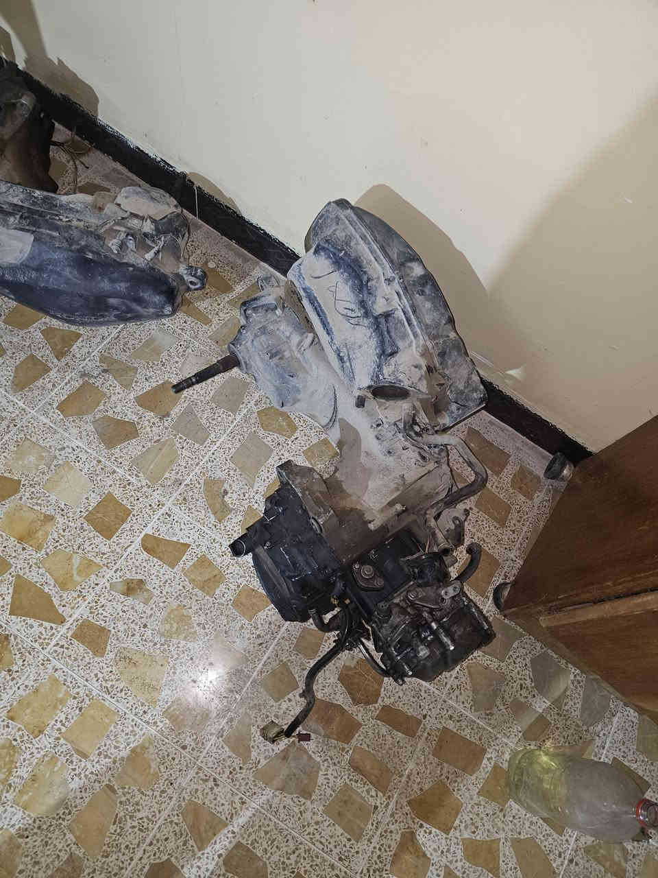 ادوات فورزه08 عميه بلادي و09 كير ملغي* اللادوات الي متوفره يمي مع ذكر السعر وبلاش توصيل متوفر جميع محافظات العراق
1 محركات سعر المحرك مجفت كامل 100 الف 
2كفرا اسود نقص بس البجم ب40 الف
3كفر اصفر كامل ي60الف
4دبلات اماميه شرط سعر35 الف
5دبلات خلفي 35 
6 فج بريك امامي 25 الف
7خلفي 25
8كتف شحن ب20 الف 
9 ضفيره 40 الف
10 ويل خلفي 50 الف مع التاير
11 ويل امامي مع التاير 40 الف
12 بك لايت ب40 الف
13 يدات سكليتر اصلي ب 30 الف
14 وعندي نيكل 35 
15 كاعده كامله مع الفيت بم 40 الف
16نوزل 15 الف 
17لايتات اماميه 40 الف
18اشاير 15 الف جوز
اسعار ثابته توصيل متوفر 
*********** واتساب
