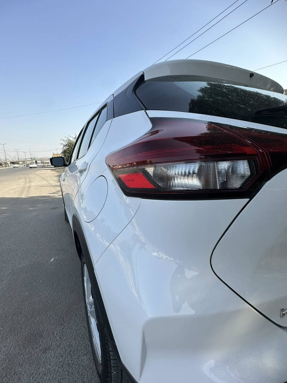 السلام عليكم للبيع نيسان كيكس موديل 2024 رقمها شمال شرط تحويل او تريد وكاله ثاني يوم بيها قطعتين صبغ باب السياق ونص باب الجنطه السياره بل واقع احلى من الصور مكفوله شواصي ولغود كير ومكينه جديدات ترايها ناعم  ماشيه 15 الف عنوانها البياع الرافدين 
الرقم 
***********
