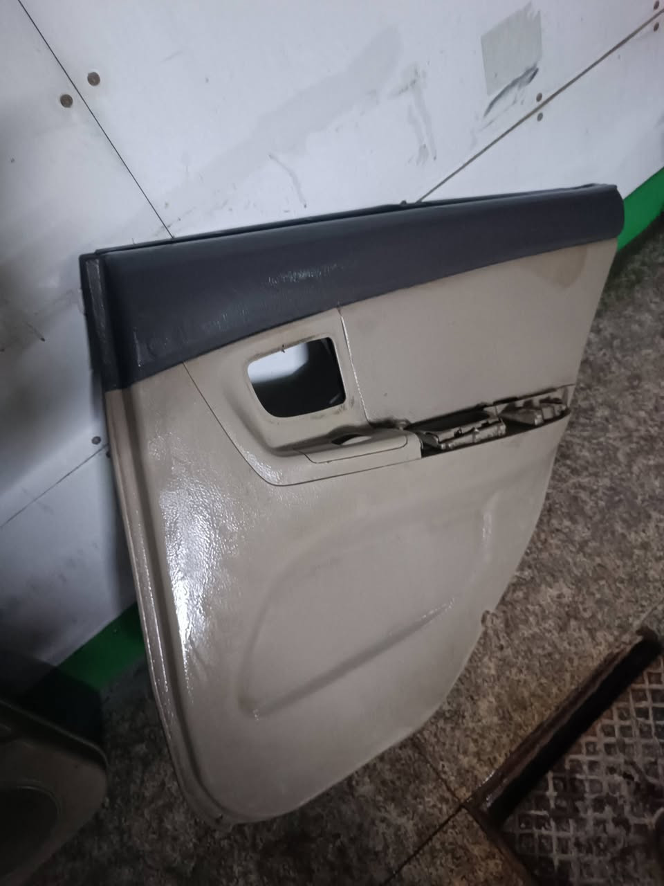 بطاين سبكترا
عدد 3
بس جهة السايق تعبانه 
شلع ب50


**إذا كنت صاحب هذا الإعلان وتريد حذفه لأي سبب، رجاءا أرسل رسالة إلى الدعم الفني**