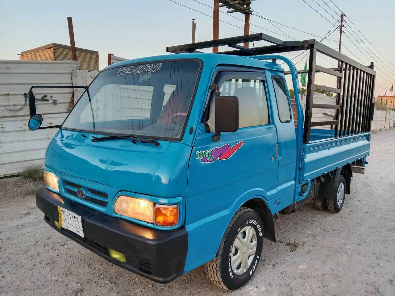 سلام عليكم،، كيا بنكو موديل 1996،، رقم بغداد ألماني ،،مشروع وطني تحويل ثاني يوم ،،مكينة وكير واكسن مكفولات،، شاصي ورقم شاصي مكفولات  ،،تخم تاير جديد,. صدر جديد,, كهربائيات كله شغالة ,, السعر 58 وبيها مجال ،،العنوان بغداد،،.                  رقم الهاتف ☎️***********    🫡
