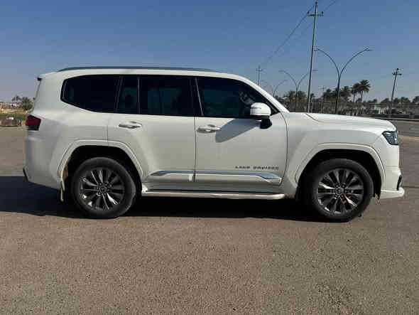 للبيع لاندكروز  2023 بريم مكفوله GXR لمتدد فول مواصفات تون تيربو ماشيه 67000 رقم اربيل باسمي السياره مضلل بيها ترخيص السياره جديده بمعنى الكلمه السعر 70000$بيها  مجال للشراي الأتصال ع الرقم ***********
***********
