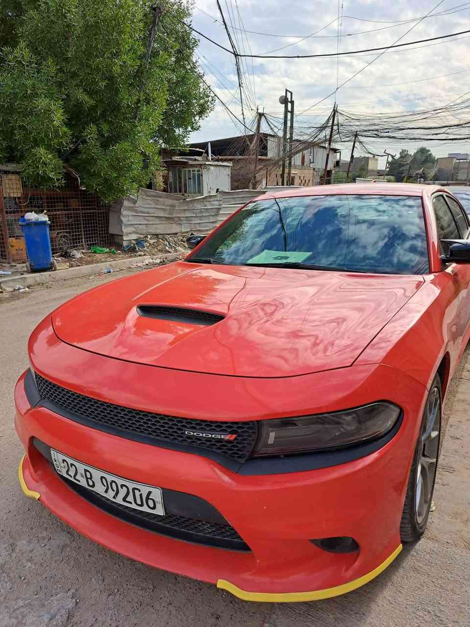 السلام عليكم 
مكلف بالنشر 
جارجر GT موديل 2022 لون احمر طماطي 
وارد امريكي حادثها مثل ما موضح بالصور بيها قبغ جنطة وجاملغ خلف السائق pdr 
وهنا بيها هلال جاملغ الامامي الايسر والباب خلفي الأيمن بارد وباب السائق بيها هاي الطبرة 
بدون ايرباك 
السيارة ماشية ٦٣ الف ميل 
رقم اربيل بأسمنا سنوية ل ٢٩ تحويل ثاني يوم 
مواصفاتها معروفة
 كشنات مخمل حضن وكشن كهرباء
شفتات 
كاميرا دوارة 
حساس خلفي 
مري هيتر 
شاشة كبيرة فول تحكمات 
سوبر تراك باك 
والبقية معروفات 
السيارة حلوة ونظيفة ومابيها صبغ
 تايرات جدد وصدر جديد 
السعر ٢٦٥ وبيها مجال بسيط 
العنوان بغداد / شهداء السيدية 
للتواصل واتساب /***********
