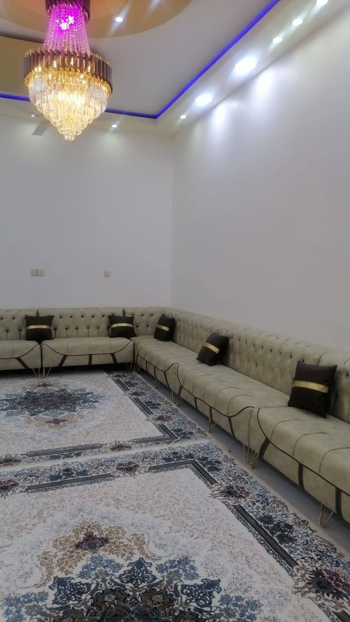 بيت للبيع مساحه 250طابقين يتكون من خمس غرف وصاله واستقبال بناء درجة اولى من جميع النواحي يقع في حي الانصارالمقاطعه الثانيه(الهرد)#مطلوب اسكان  
***********
