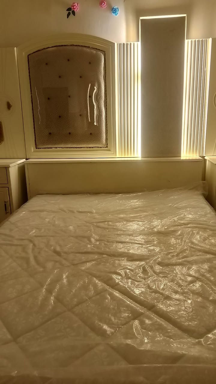 غرفة نوم للبيع صاج عراقي لون أبيض، استعمال شهر واحد فقط وحالتها مثل الجديدة. تتكون من ٨ قطع
القطع
كنتور ملابس
زاوية ملابس
ميز تواليت بيه إضاءة
كومدي صغير للأحذية
كومدي للتخزين نهاية الجرباية
جرباية بيها إضاءة
سرير
٢ كومودينو جانبيات
السعر: 1500 ونص
الموقع: البصرة _القبلة
للاستفسار والمعاينة: ***********
