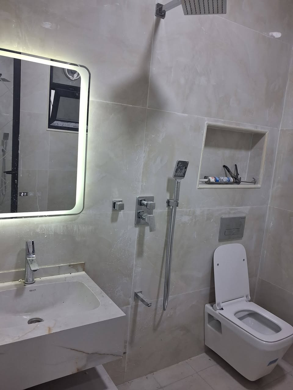 🏠 #للايجـٰآر__في__السيـديـه
#مطلـــوب__عــائـلة__صغيــرة_حصرا 
وحده سكنيه جديده ثلاث طوابق غير مسكونه زيرو
كل شقه بطابق وحدها  تحتوي على 
٢ غرفه نوم وصاله ومطبخ وخدمات وتانكي وماطور وسخان و
منظومة كامرات دفن 
الطابق الأرضي ٨٥٠ 
الطابق الأول ٨٠٠ 
الطابق الثاني ب٧٥٠ 
وبيها مجال بسيط جدا 
📱_______________  ☎️ 
للاستفسار #مكتب_المختار_للوساطه_العقاريه
اتصال +واتساب 📞 📱 
***********
