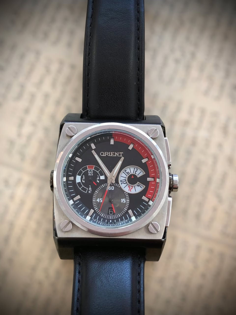 ساعة اورينت  كرونوغراف اصلي نظافة تامة نظام كوارتز
تصميم مختلف وزن ثقيل سنتر ثواني و سنتر دقائق اميال وارقام لامينوس السير الاصلي والبوك الاصلي مع العلبة 

السعر ١٧٠ الف 

يوجد توصيل لجميع محافظات العراق


**إذا كنت صاحب هذا الإعلان وتريد حذفه لأي سبب، رجاءا أرسل رسالة إلى الدعم الفني**