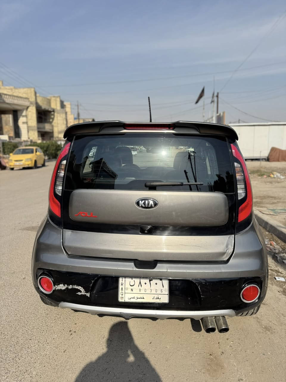 السلام عليكم
سيارة صول موديل 2018 تيربو
فول مواصفات 
بصمة تشغيل + بانورما+ ترحيب عن بعد+ مري شفت +اشاير بالمري 

3 انظمة قيادة
الكشنات كهرباء + تدفئة 
ضربتها جاملغ خلفي فقط مصبوغ 
السيارة ليبل واحد 
سعرها 130 وبيها مجال بسيط 
مكاني بغداد البلديات 
رقم الهاتف ***********
