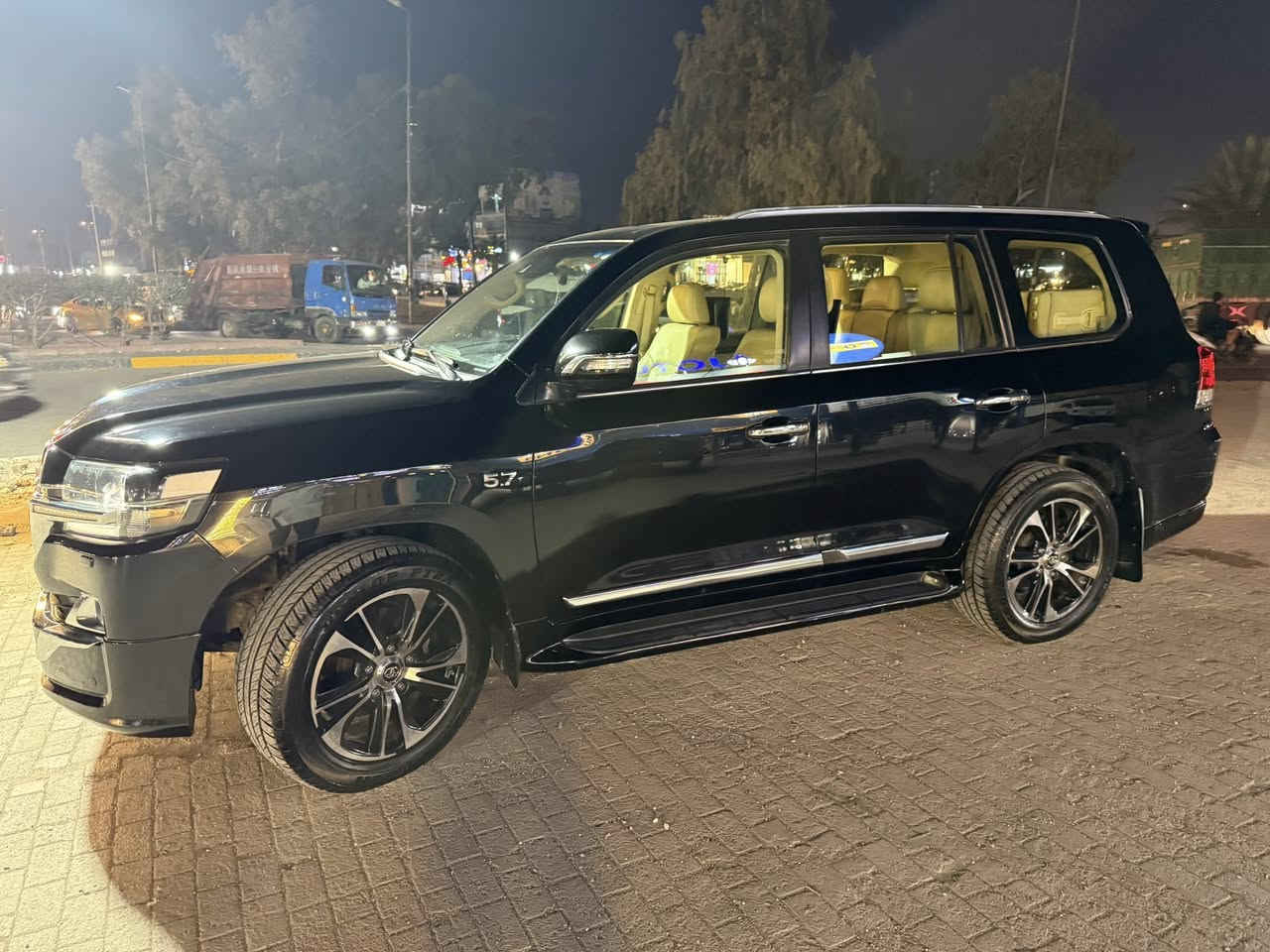 لاندكروزر
2017
Vxs اصلي
شمالي 
ببهة كارت جوة الباب الخلفي مال في اكس
معروفة موصفات vxs 
سعر 510ورقة بيهة مجال بصيط *********** 
مكاني بغداد ترهم مرواس او دفعيتن
