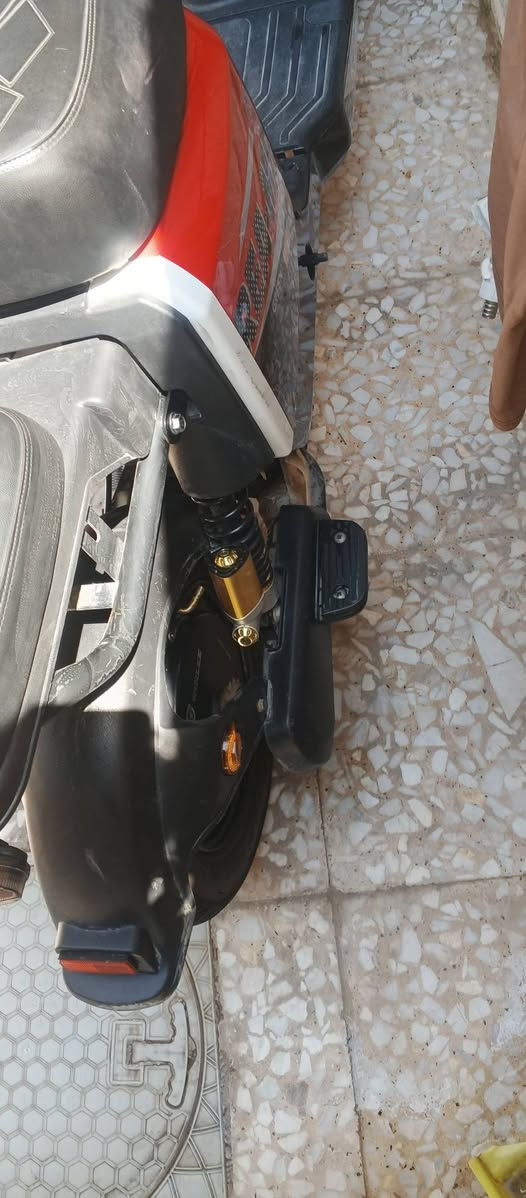 بيع دراجه شحن بطاريات جديده تايرات جدد سعر 350الف اتصل *********** المكان بوب الشام
