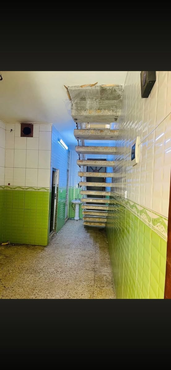 مشتمل للبيع

مشتمل 57م للبيع
يا الله
مشتمل للبيع في منطقة الشعب حي التجار الثانية الي مقابل كلية الامام الكاظم ع/ شارع اسواق عبدالرحمن/ شارع عريض١٥
المساحة ٥٧ متر
واجهة ٣ متر
نزال ١٩ متر
يحتوي على صالة خطار ومطبخ ومنور وخدمات بكل طابق وثلاث غرف نوم
السعر ١٥٥ مليون وبي مجال
للاستفسار 
***********
