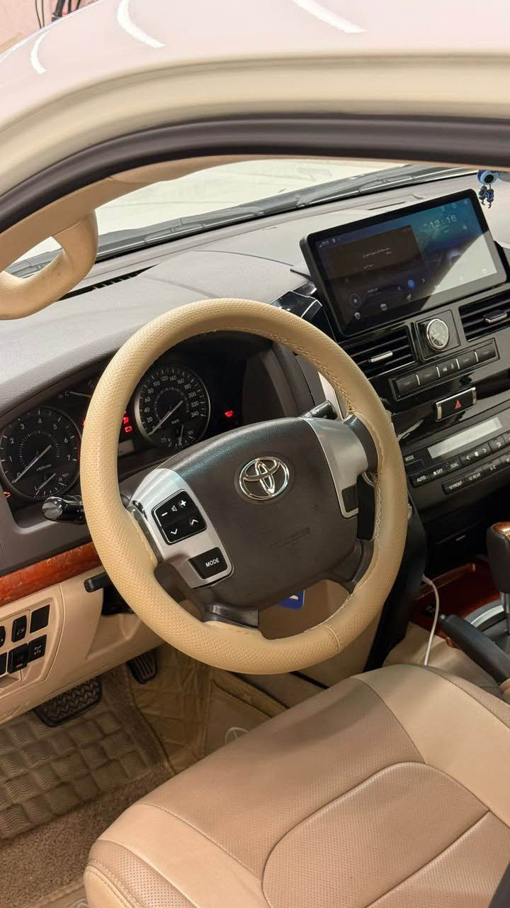 لاندكروز 2013 مال جناي السياره جاهزه اي نقص مابيهه حداديه تخم تاير محرك كير كفاله  ماعدا شبر صبغ بالجاملغ الامام   رقم سليمانيه باسمي ***********  مكان محافضه ميسان السعر 340 وبيه مجال قليل حك الجيه عمارة, ميسان
