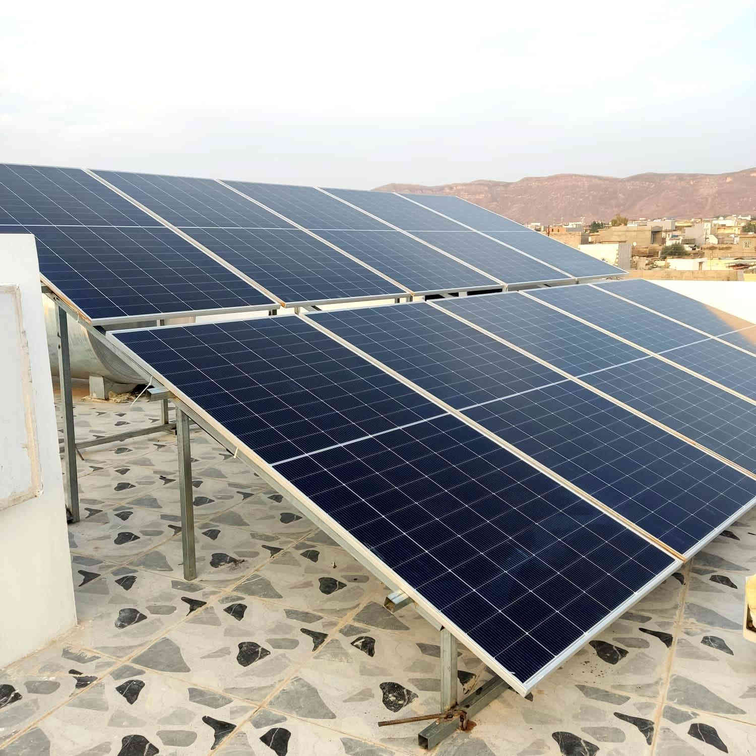 بفضل الله وتوفيقه، تم اليوم تنصيب منظومة طاقة شمسية في منزل الأخ مريوان – في حي الجمهورية قضاء طوز خورماتو، وذلك ضمن سلسلة مشاريعنا المتواصلة لخدمة أهلنا الكرام في المنطقة.

المنظومة تم تنفيذها بقدرة تشغيلية مميزة:

🔹 20 أمبير نهاري ☀️
🔹 16  أمبير ليلي 🌙

وقد حرصنا على استخدام أفضل المواد والمعدات ذات الجودة العالية لضمان الكفاءة والاستقرار في الأداء، وجاءت المواصفات الفنية كالتالي:

1. ⚡️ ألواح لونجي (LONGi) بقدرة 615 واط – تتميز بكفاءة عالية وإنتاجية ممتازة.

2. 🔋 بطارية ليثيوم نوع(JHPV) بسعة 16كيلو واط – لتخزين الطاقة بفعالية وتوفير تغذية مستقرة خلال الليل.

3. ⚙️ إنفيرتر  (itel)  بقدرة 6 كيلو واط – لضمان تحويل الطاقة بكفاءة وثبات.

✨ ويسرنا أن نعلن عن عروض وتخفيضات مميزة على أسعار منظومات الطاقة الشمسية ✨

📍 العنوان: طوز خورماتو – مقابل معارض السيارات
📞 للاستفسار والتواصل:

      ***********
      ***********

مكتب علي البياتي للطاقة الشمسية

---

#طاقة_شمسية #ألواح_شمسية #طاقة_نظيفة #لونجي #ليثيوم #Greenade #LONGi #منظومات_طاقة #الطاقة_المتجددة #شيساج #طوز_خورماتو
