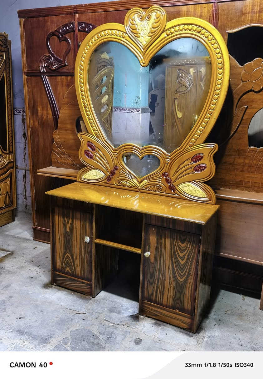 سلام عليكم غرفة 5 باب مستخدمة نضافة 80% ما بيهة كل تصليح اضافتن القريولة جديدة السعر 450 ألف معا النقل ولشد العنوان الحيدرية خان النص ***********
